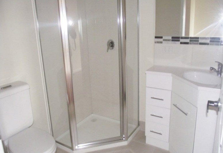 2/2 Ascot Court, Glen Waverley image 4