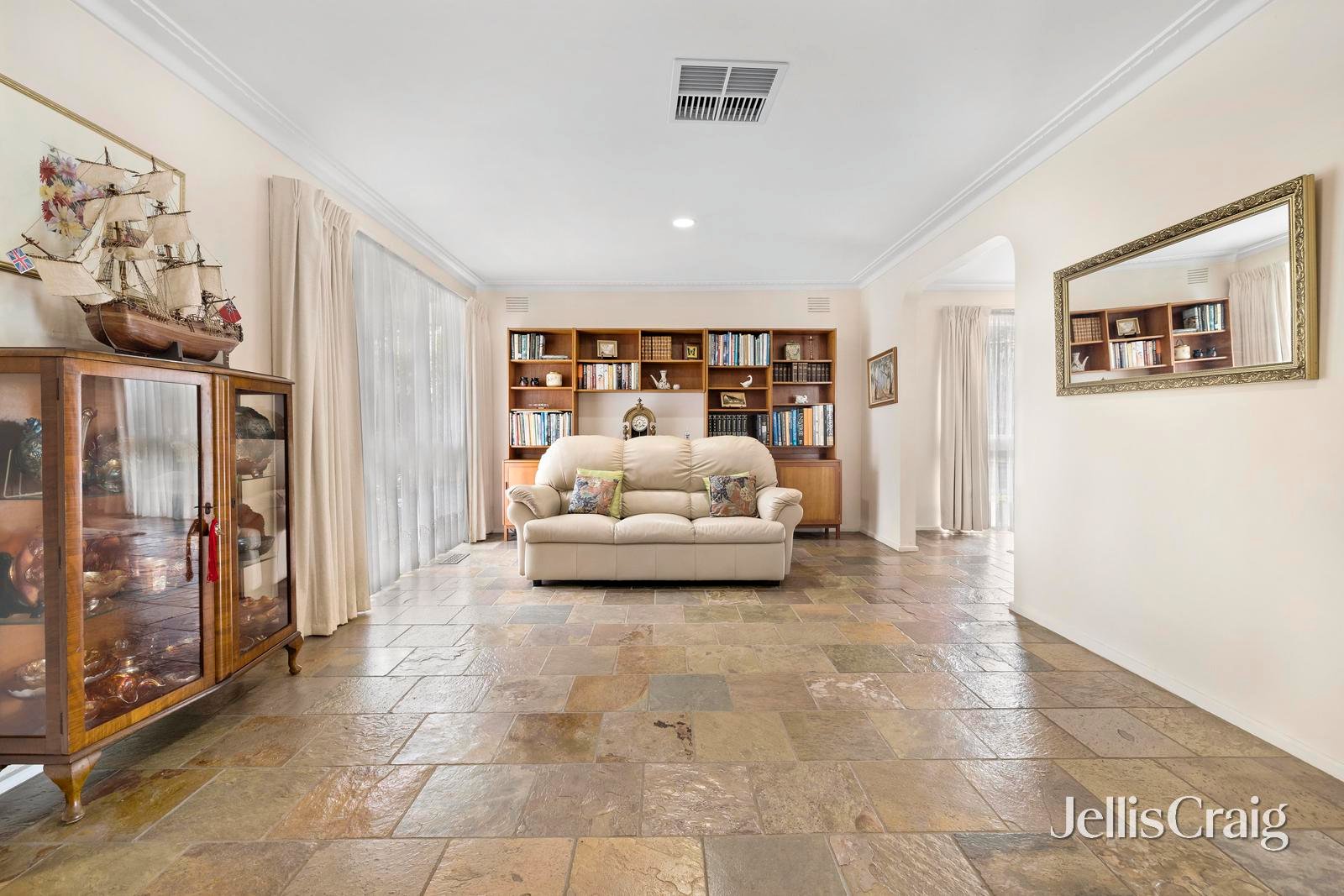 22 Ashburton Drive, Mitcham image 4