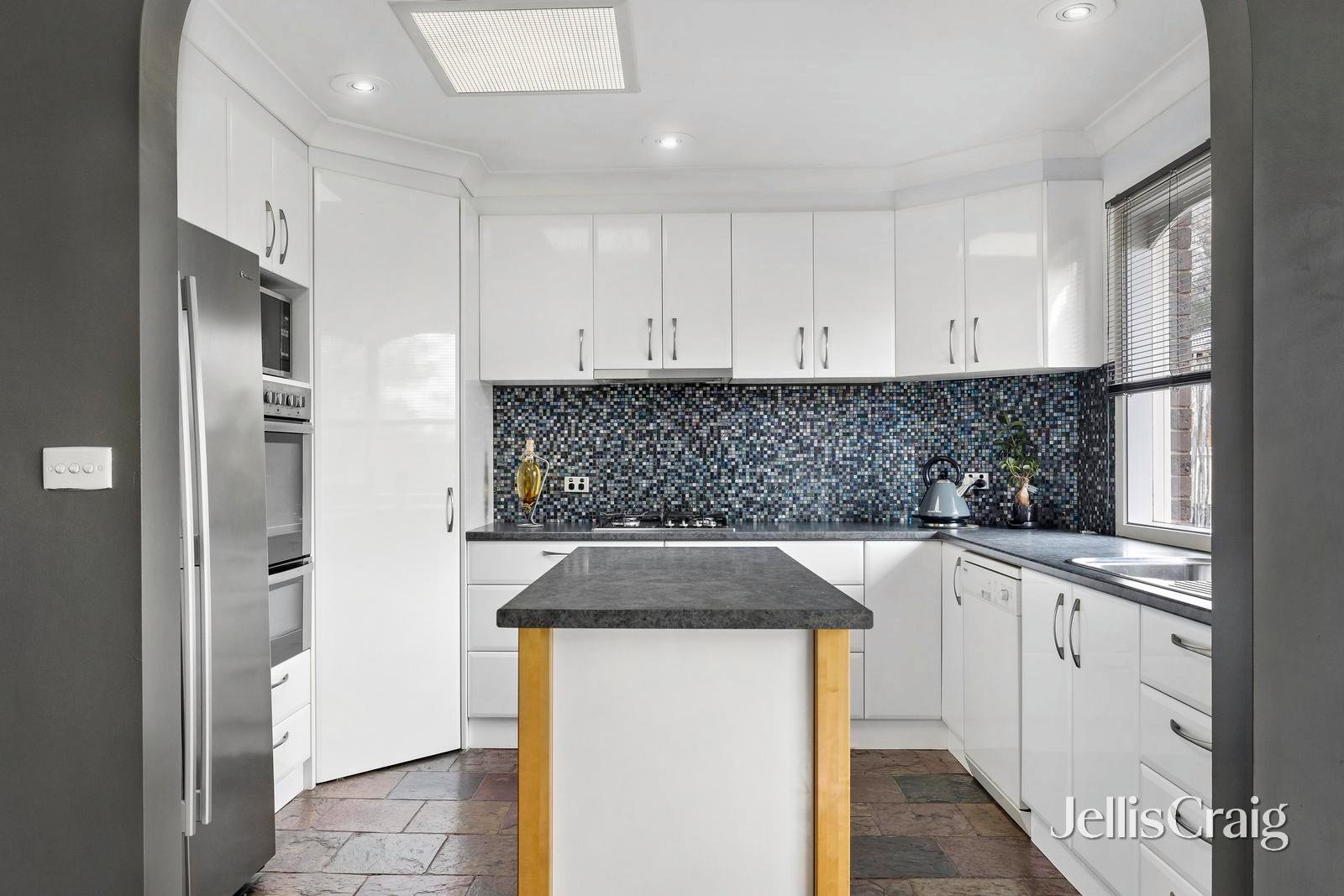 22 Ashburton Drive, Mitcham image 5