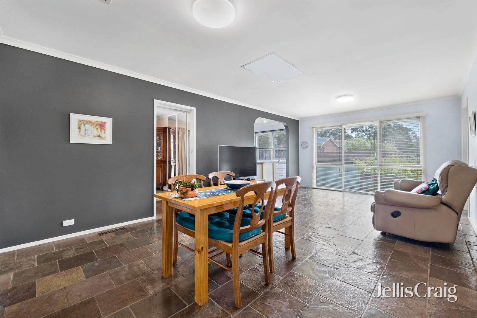 22 Ashburton Drive, Mitcham image 7