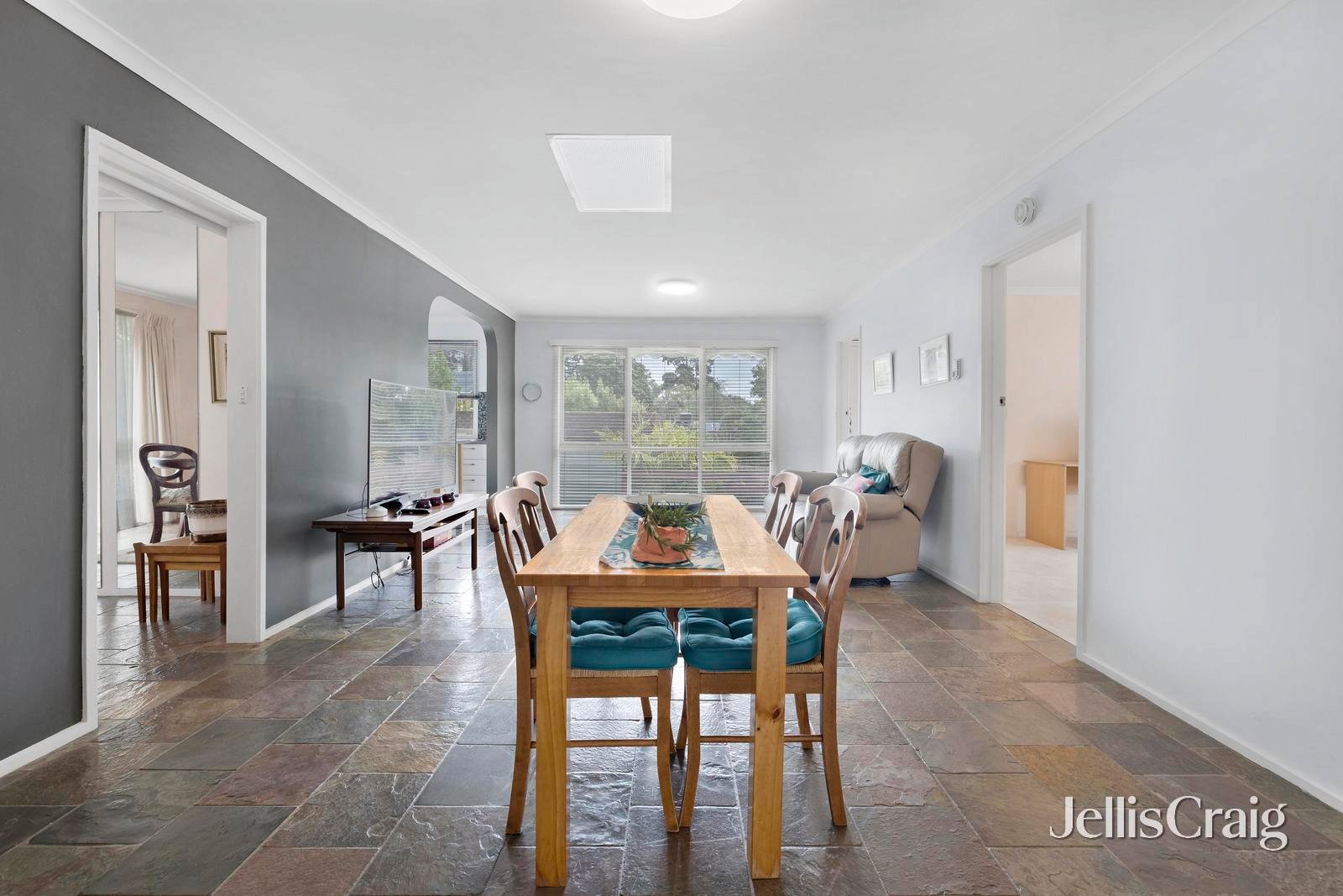 22 Ashburton Drive, Mitcham image 8