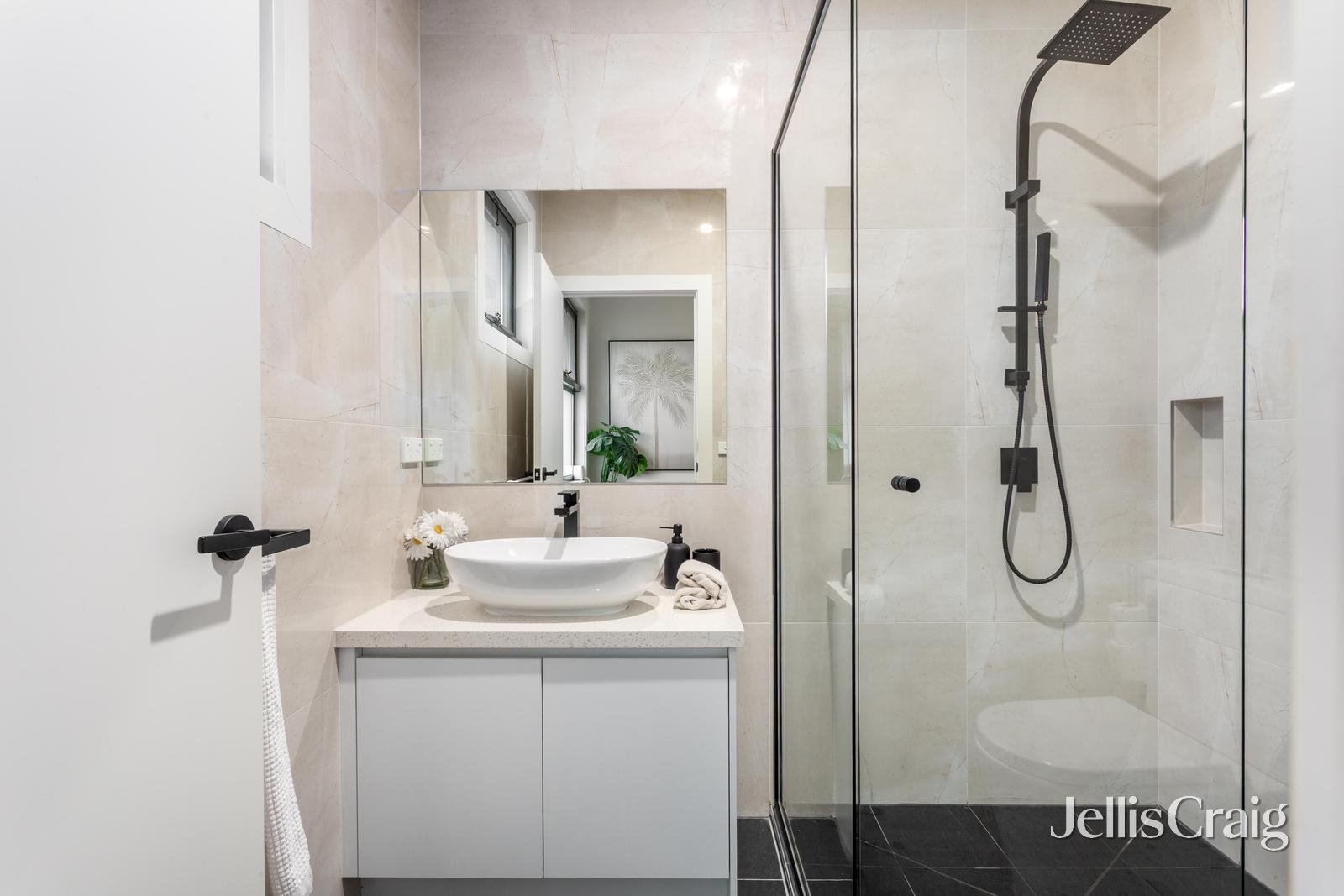 2/2 Ashdale Court, Springvale image 9