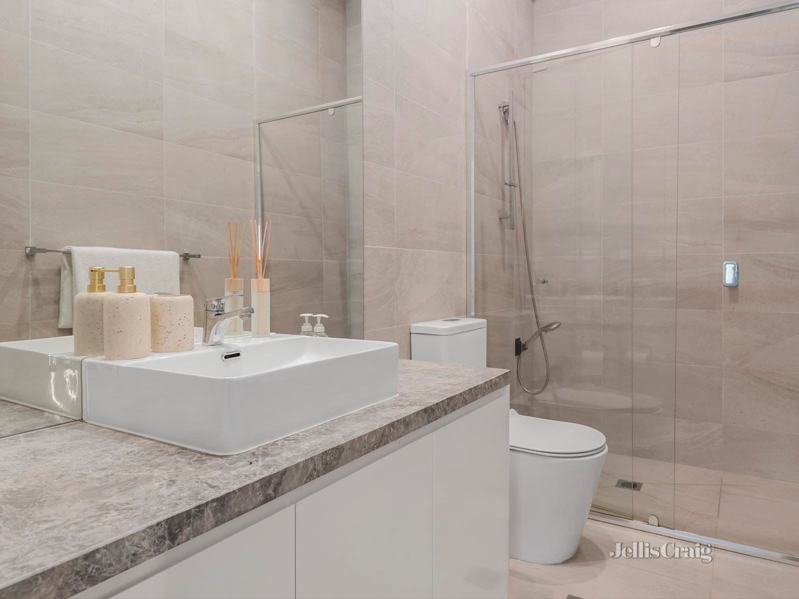 2/2 Ashford Street, Templestowe Lower image 8