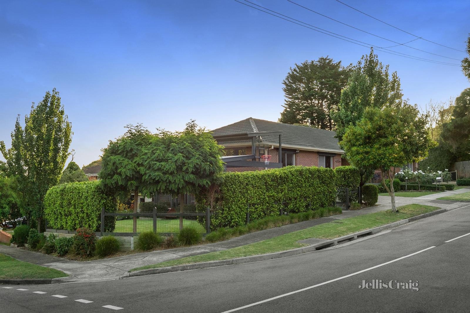 22 Astelot Drive, Donvale image 2