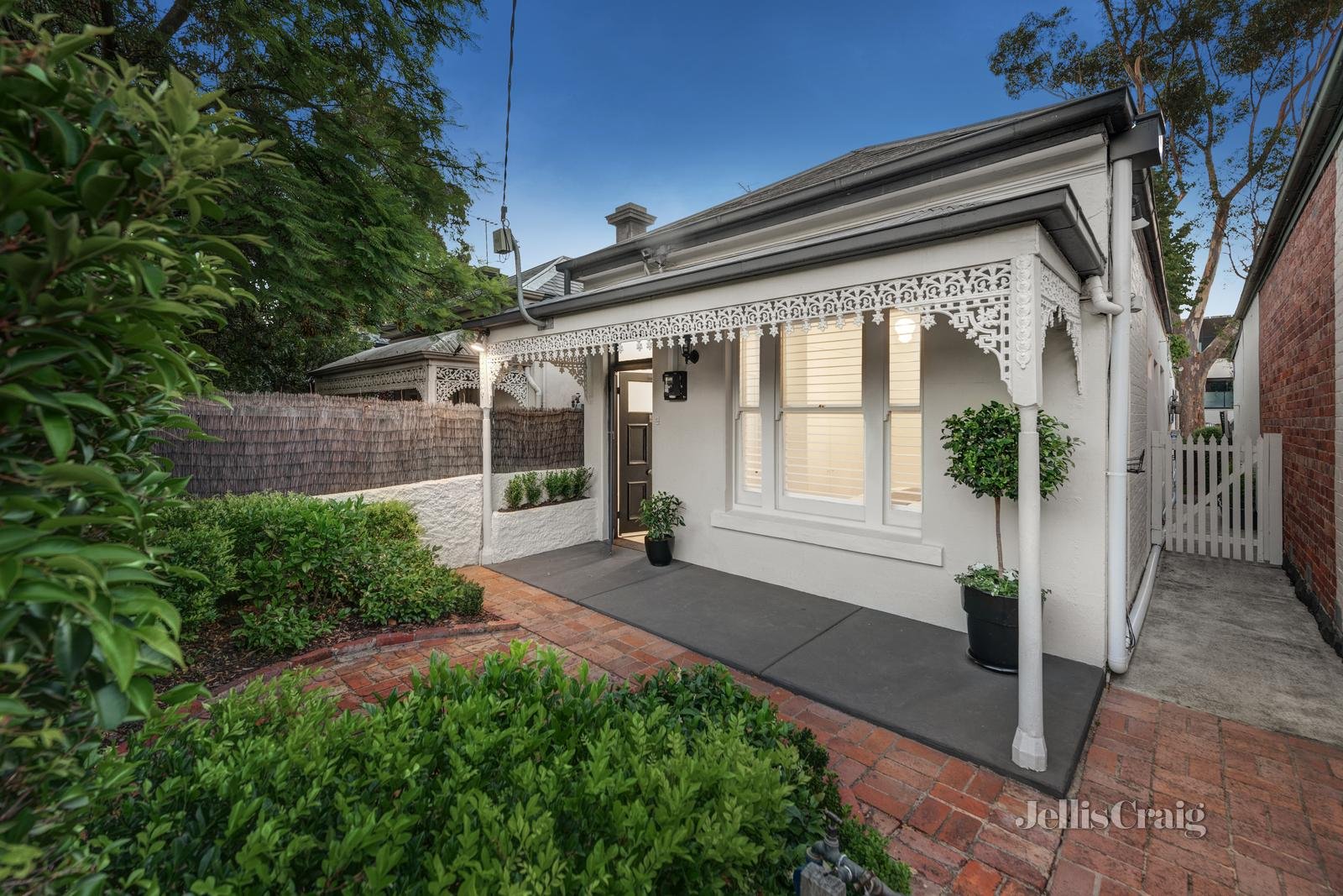 22 Avenue Road, Camberwell image 1