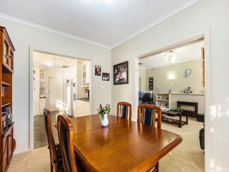 22 Ballantyne Street, Burwood East image 2
