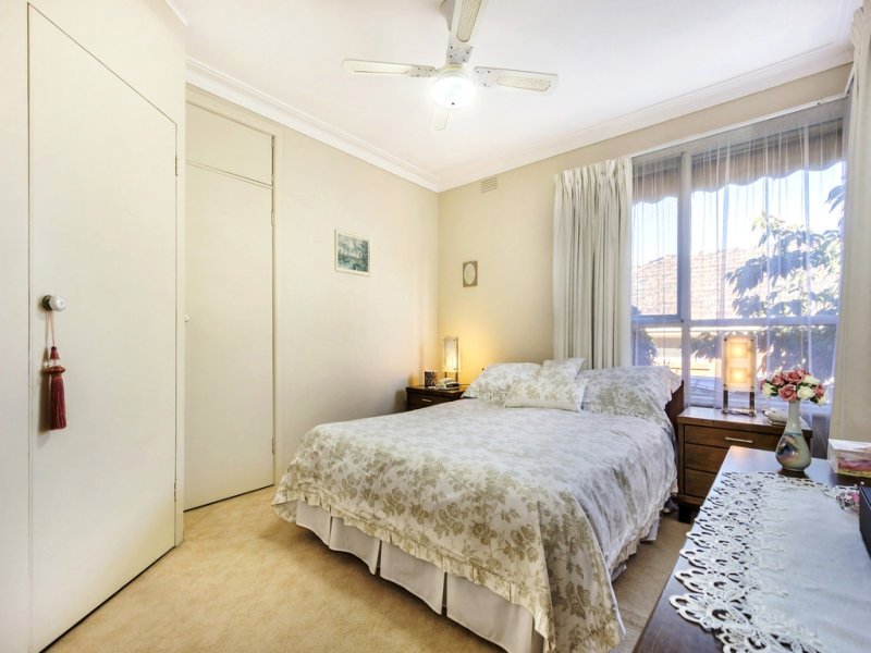 22 Ballantyne Street, Burwood East image 6
