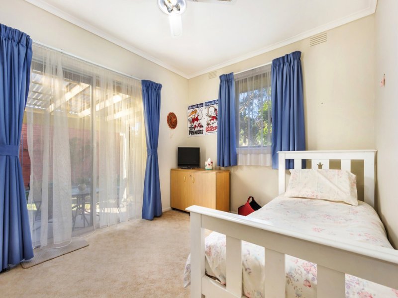 22 Ballantyne Street, Burwood East image 8