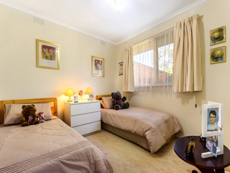 22 Ballantyne Street, Burwood East image 9