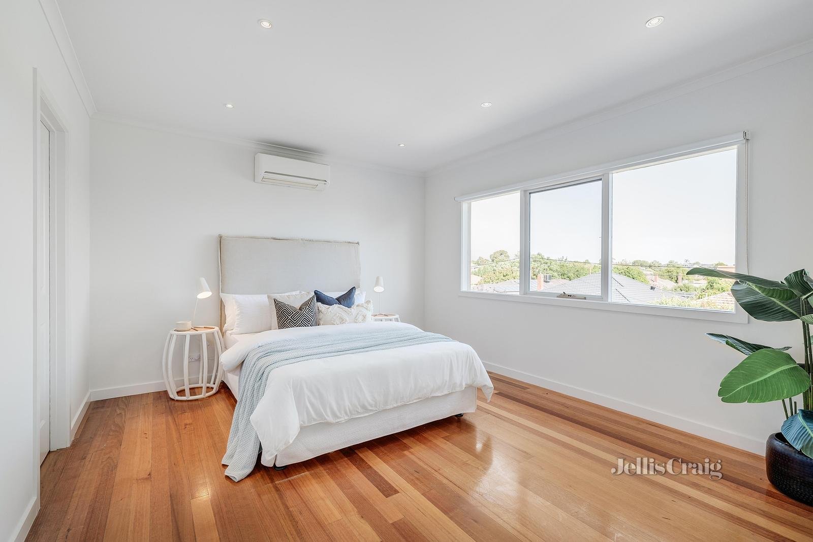 2/2 Balmoral Avenue, Bentleigh image 8