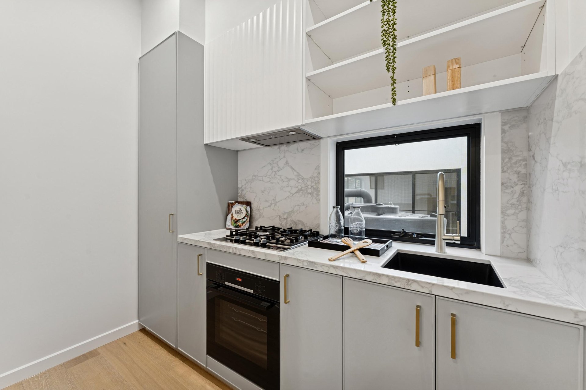 2/2 Bambra Court, Doncaster East image 9