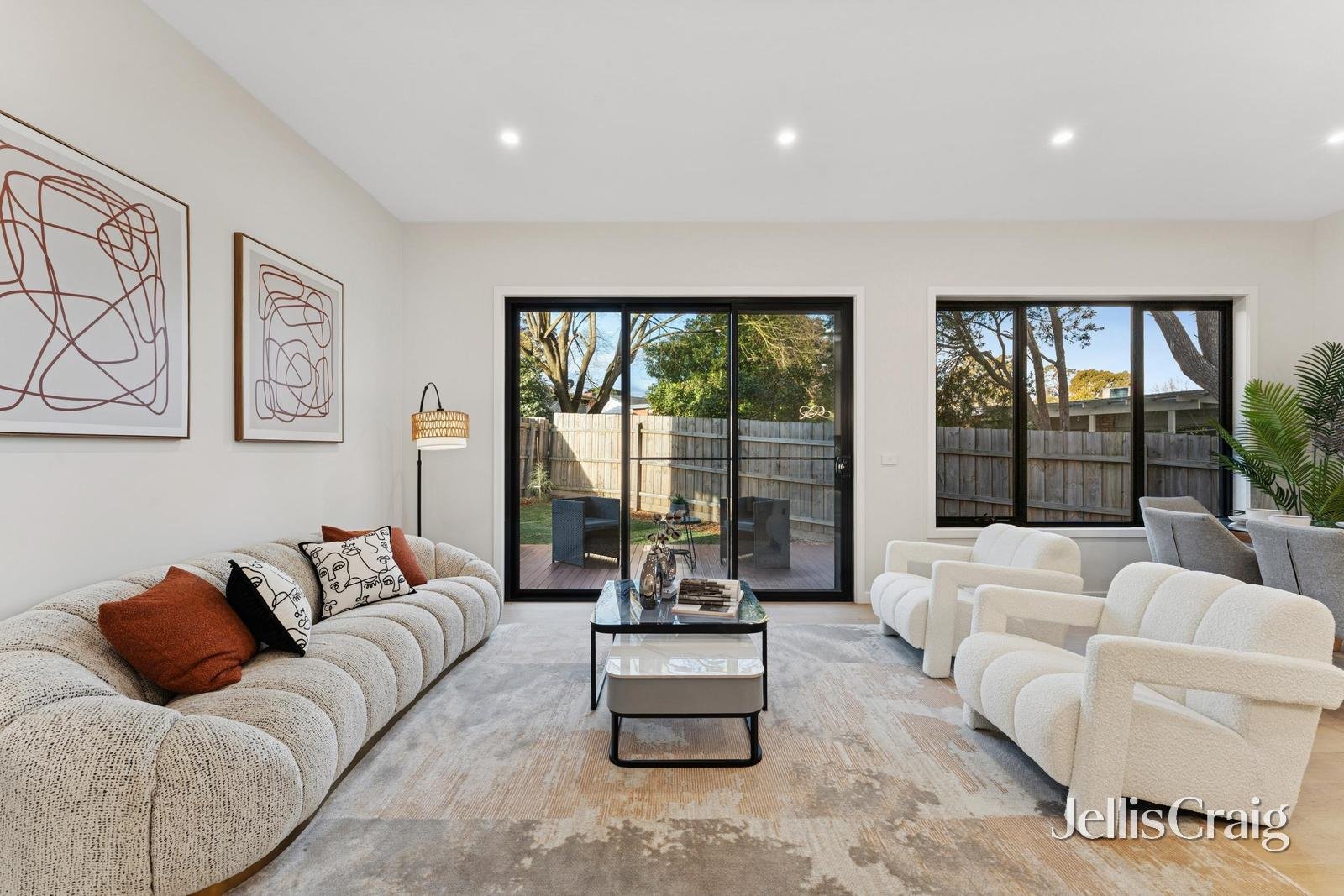 2/2 Bambra Court, Doncaster East image 2