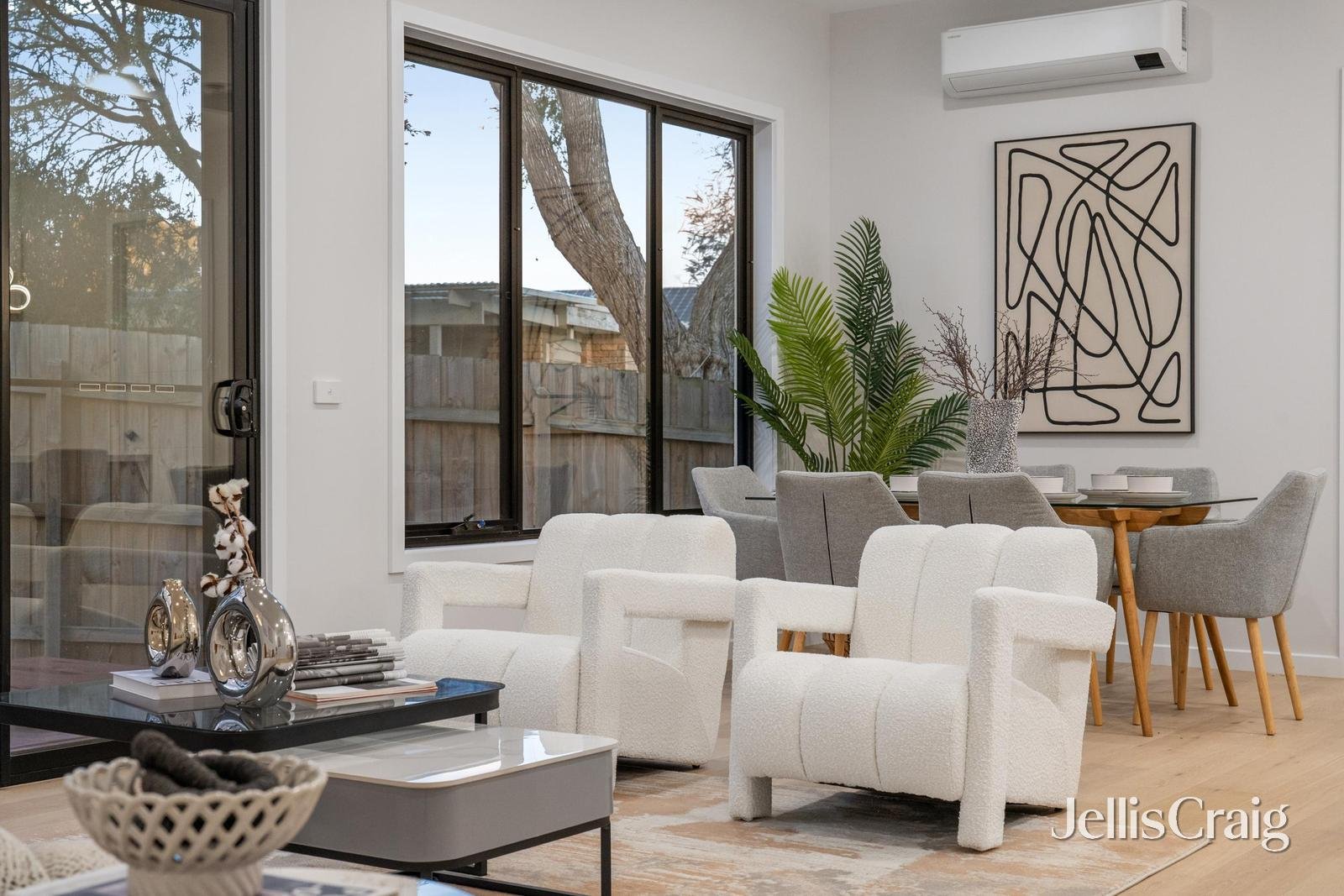 2/2 Bambra Court, Doncaster East image 3