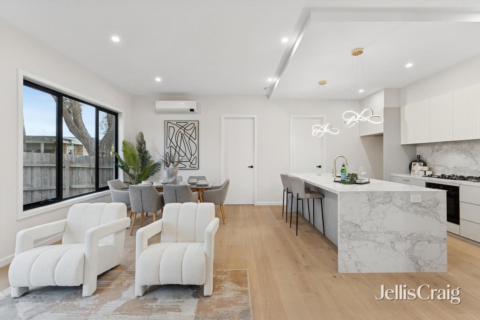 2/2 Bambra Court, Doncaster East image 5