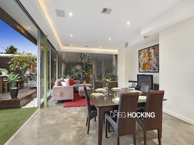 2/2 Benbow Street, Yarraville image 2