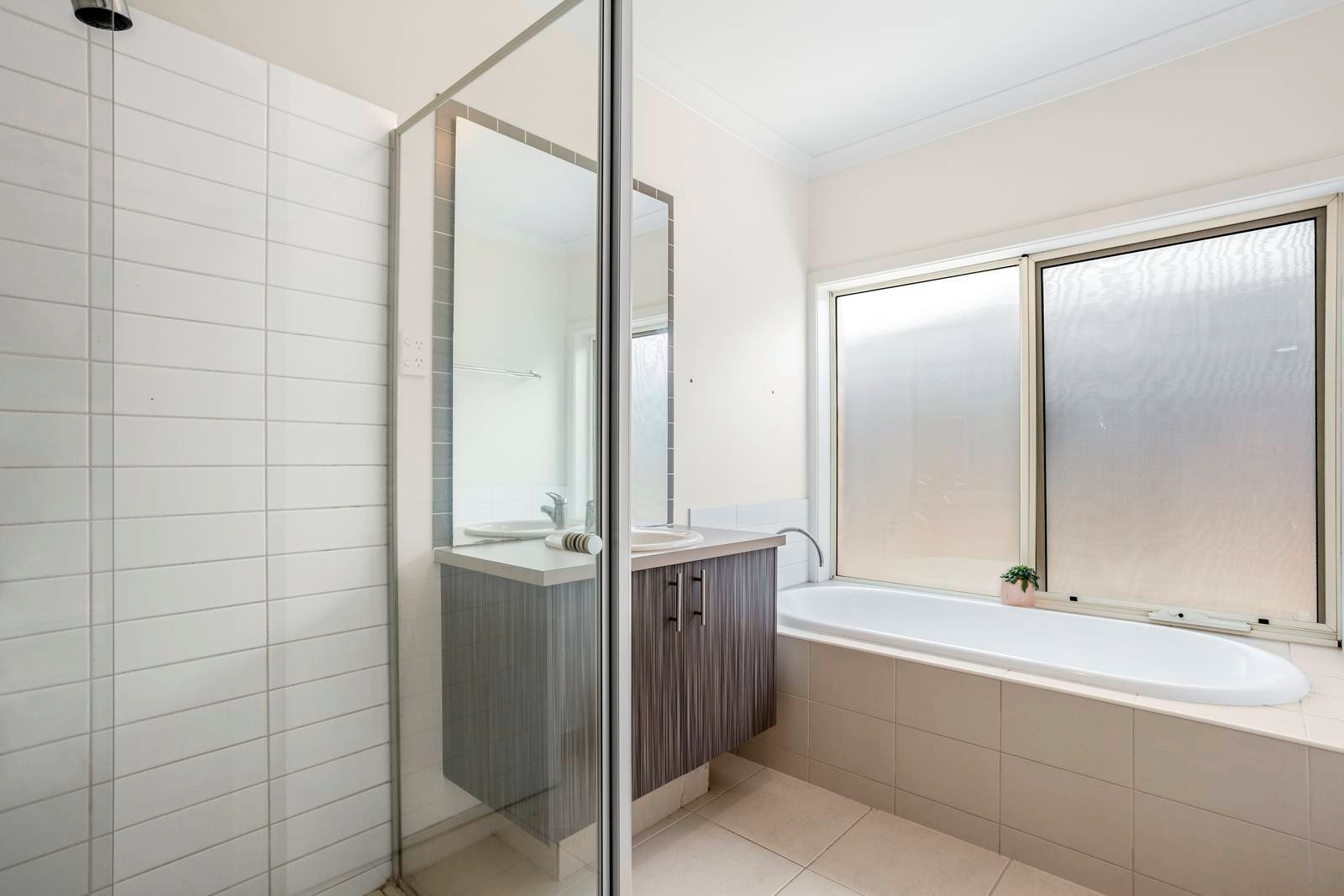Property Gallery Thumbnail 6