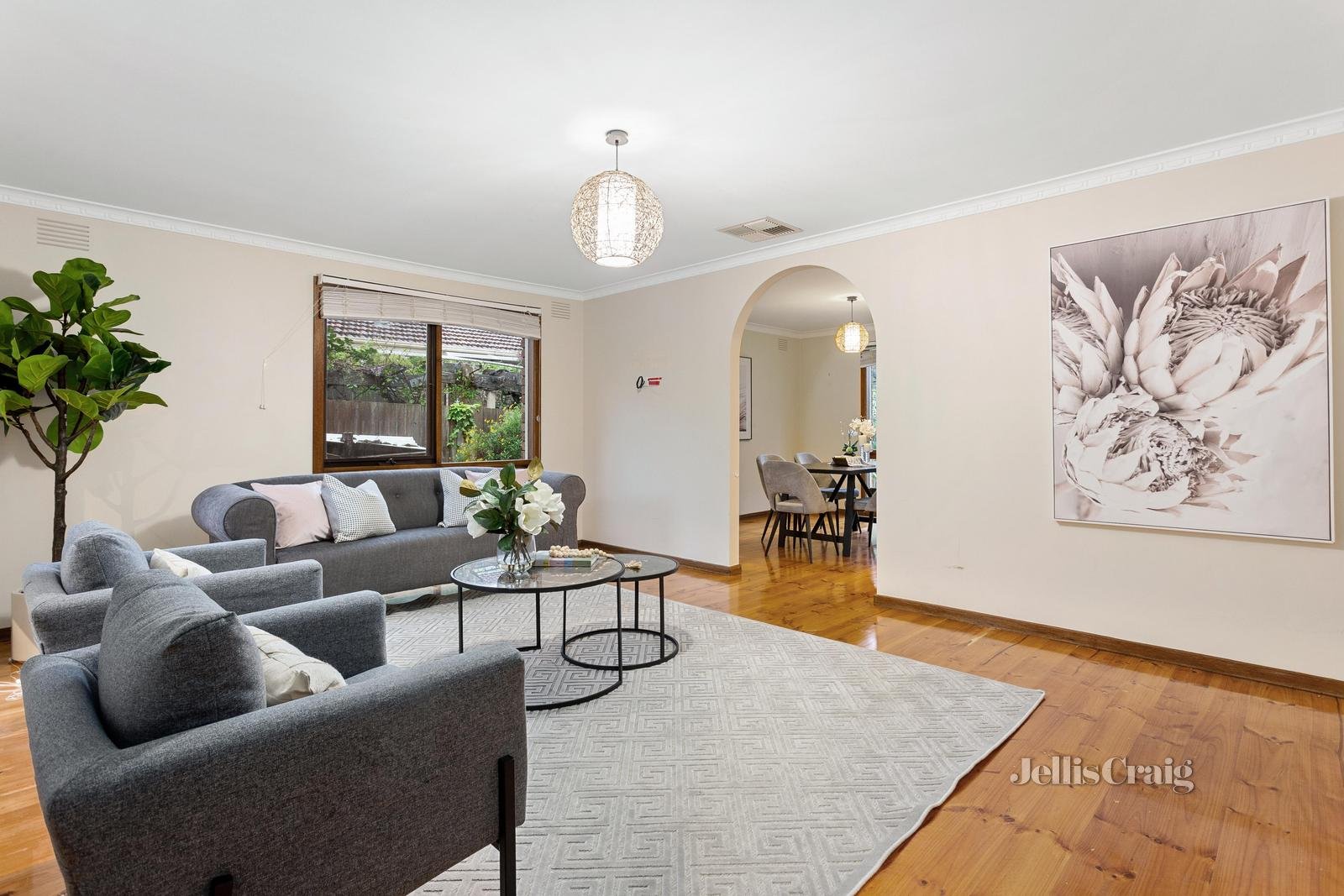 22 Bizley Street, Mount Waverley image 2