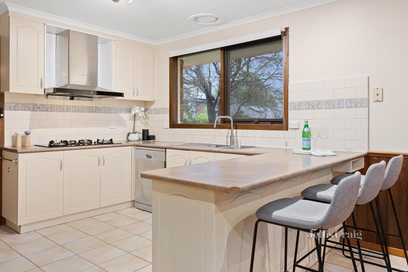 22 Bizley Street, Mount Waverley image 3