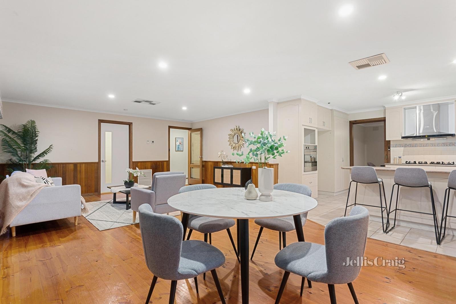 22 Bizley Street, Mount Waverley image 4