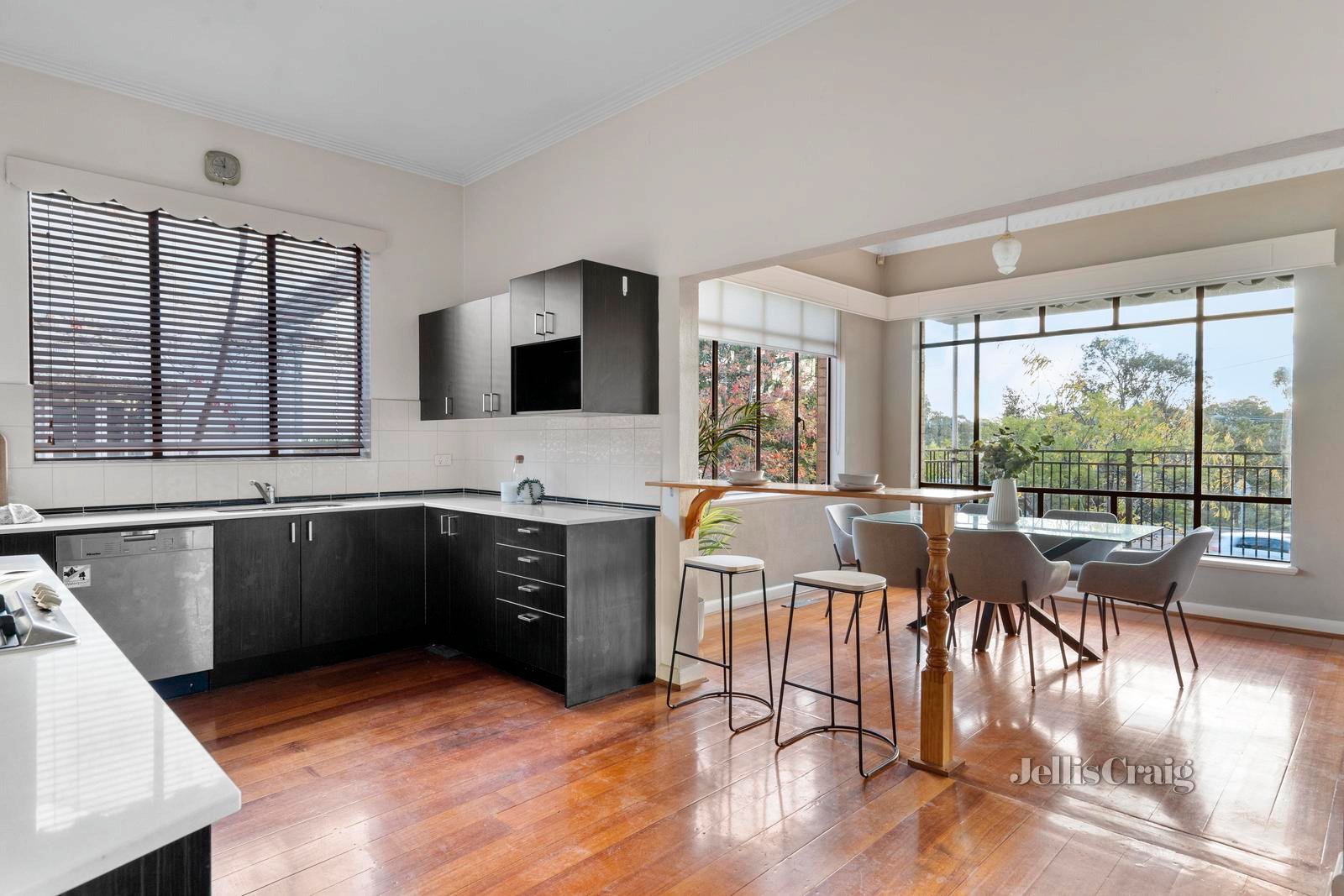 22 Burke Road North, Ivanhoe East image 5