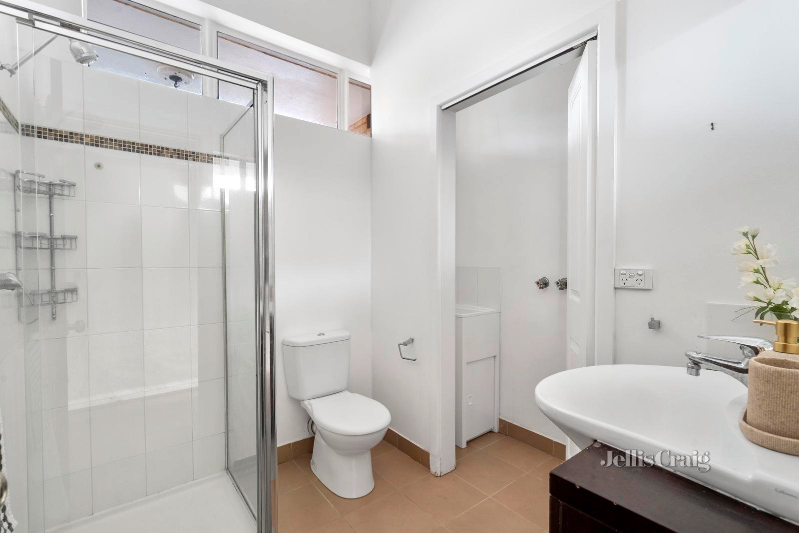22 Burke Road North, Ivanhoe East image 9
