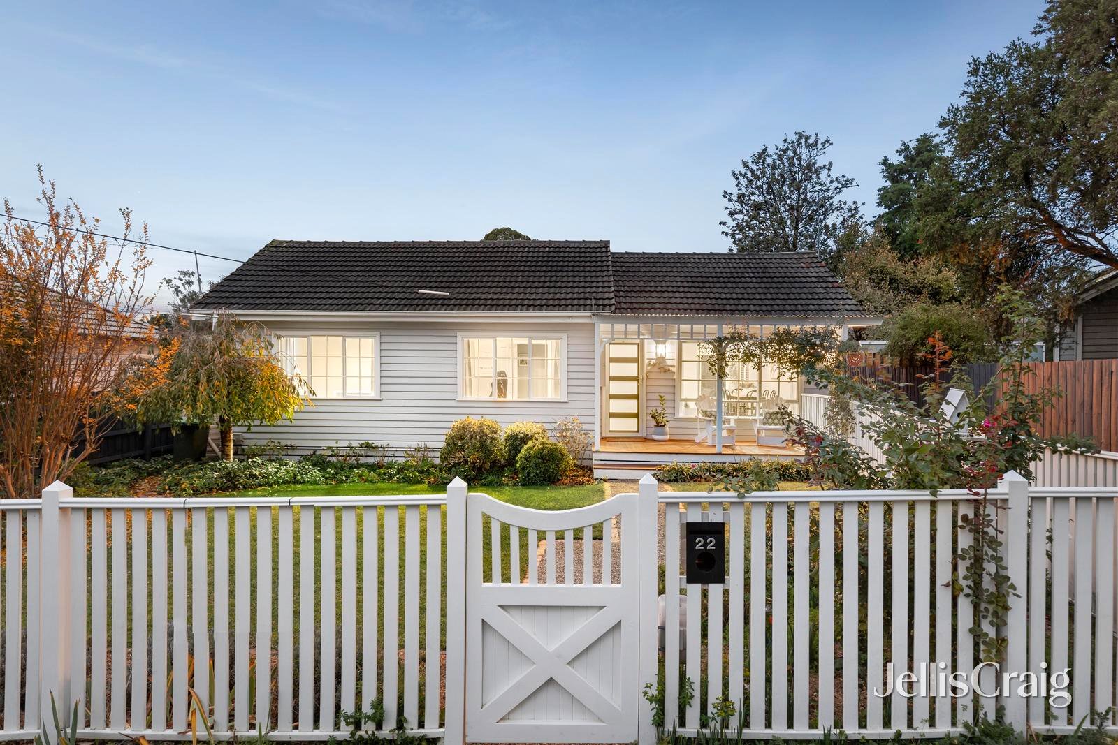 22 Byron Road, Kilsyth image 1
