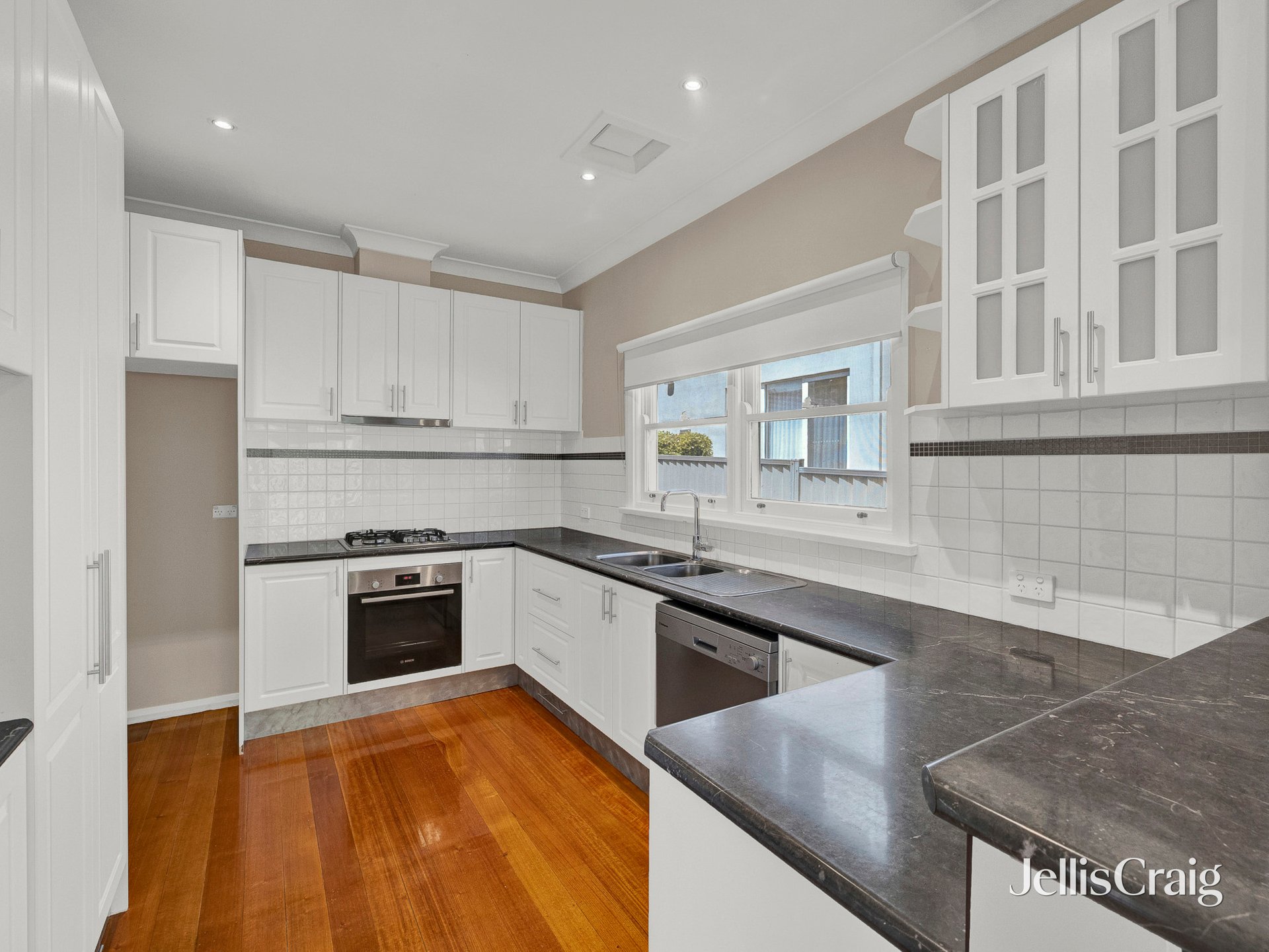 22 Campbell Parade, Box&nbsp;Hill&nbsp;South image 2