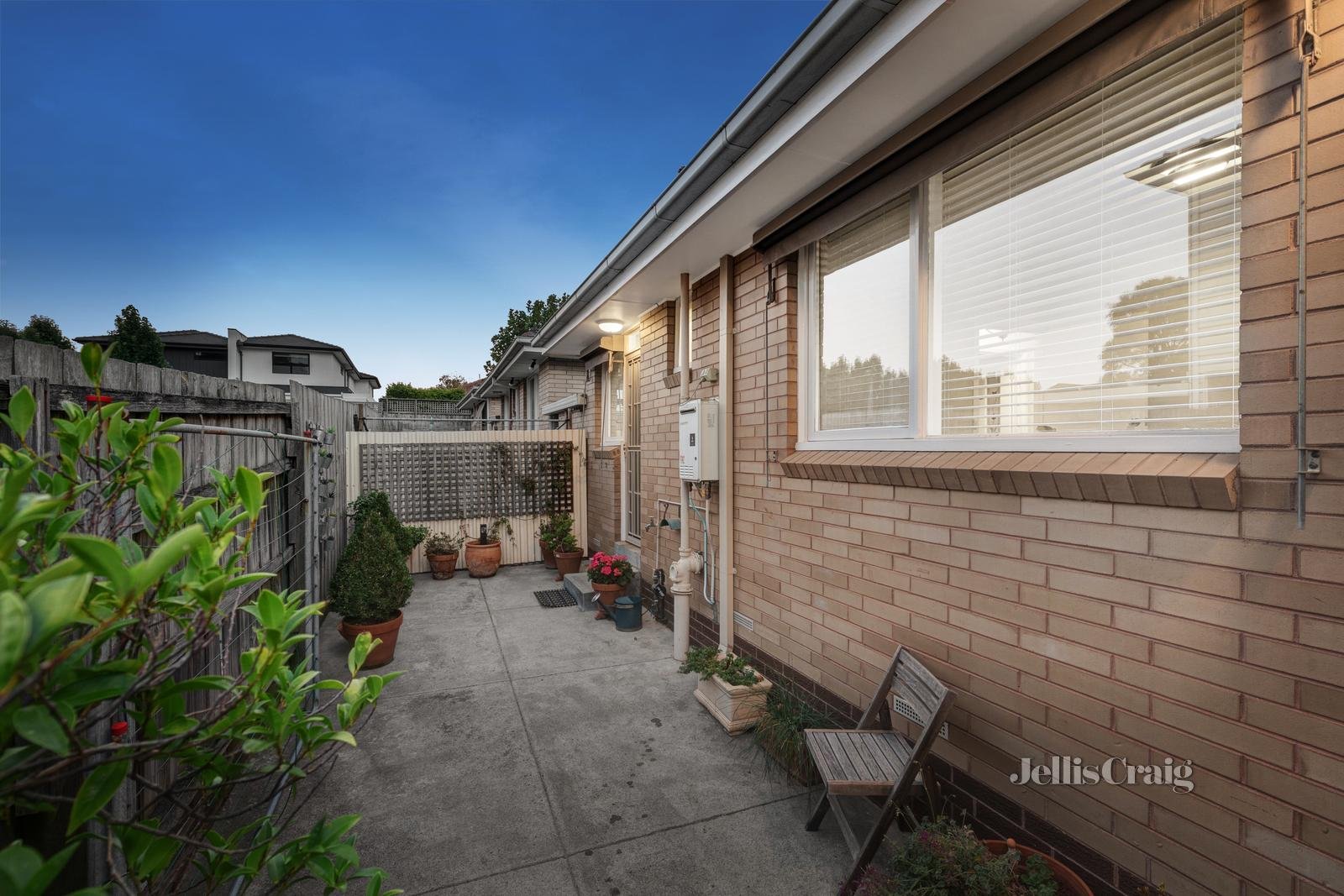 2/2 Capitol Avenue, Mckinnon image 10