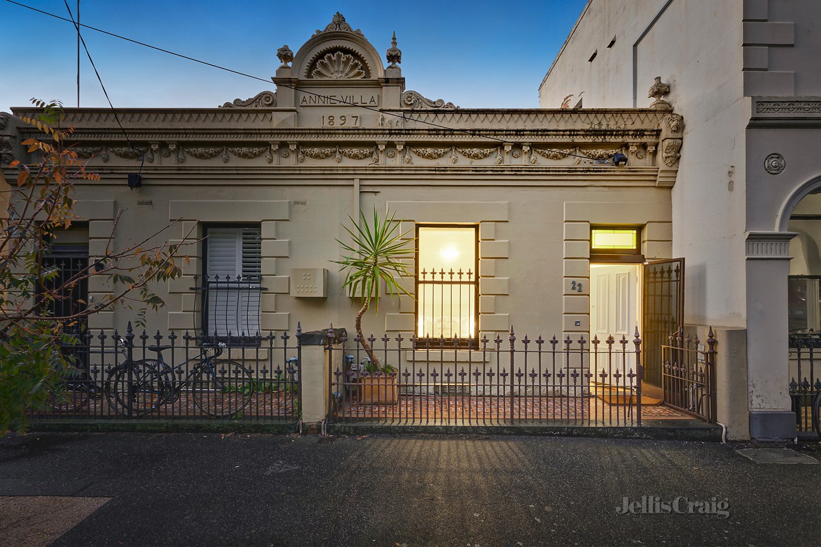 22 Carlton Street, Carlton image 1