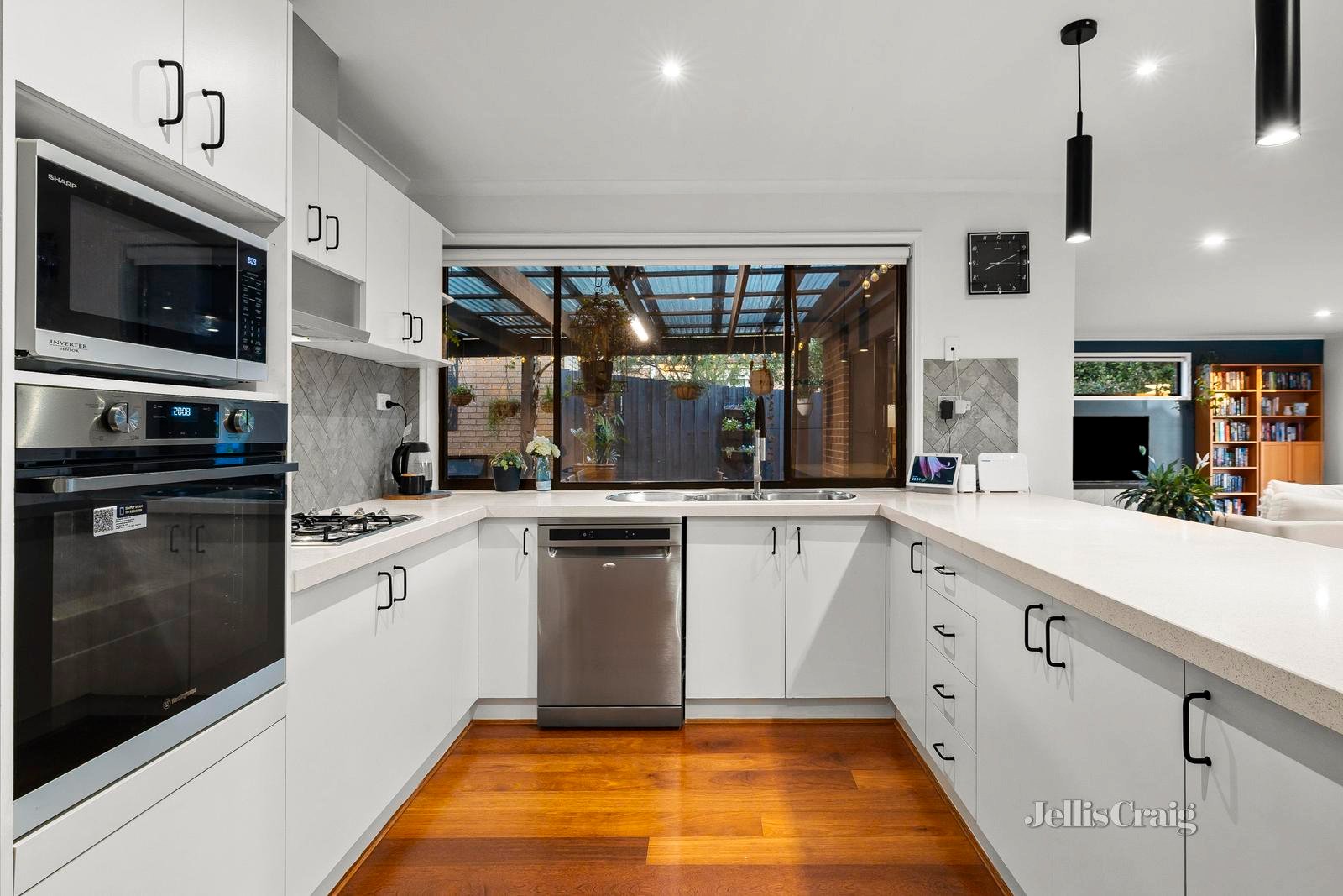 22 Caversham Drive, Mornington image 3