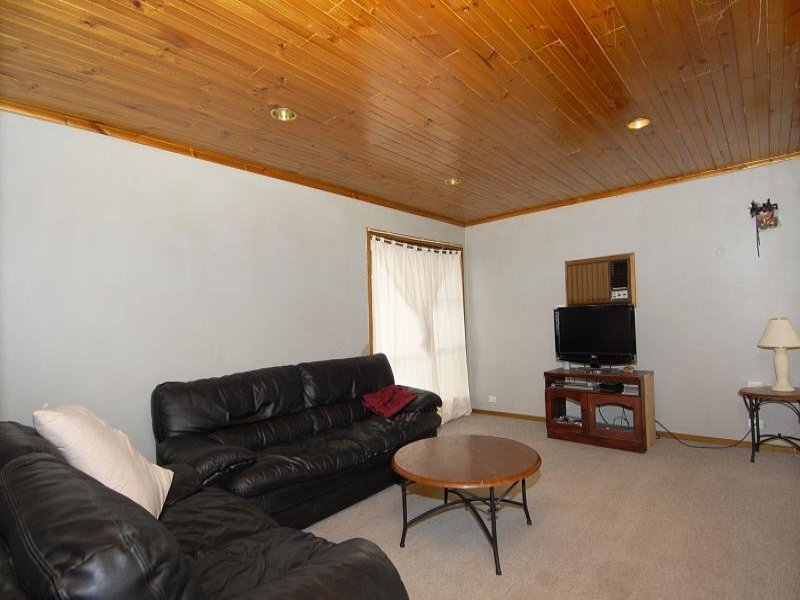 22 Chaffey Square, Corio image 4