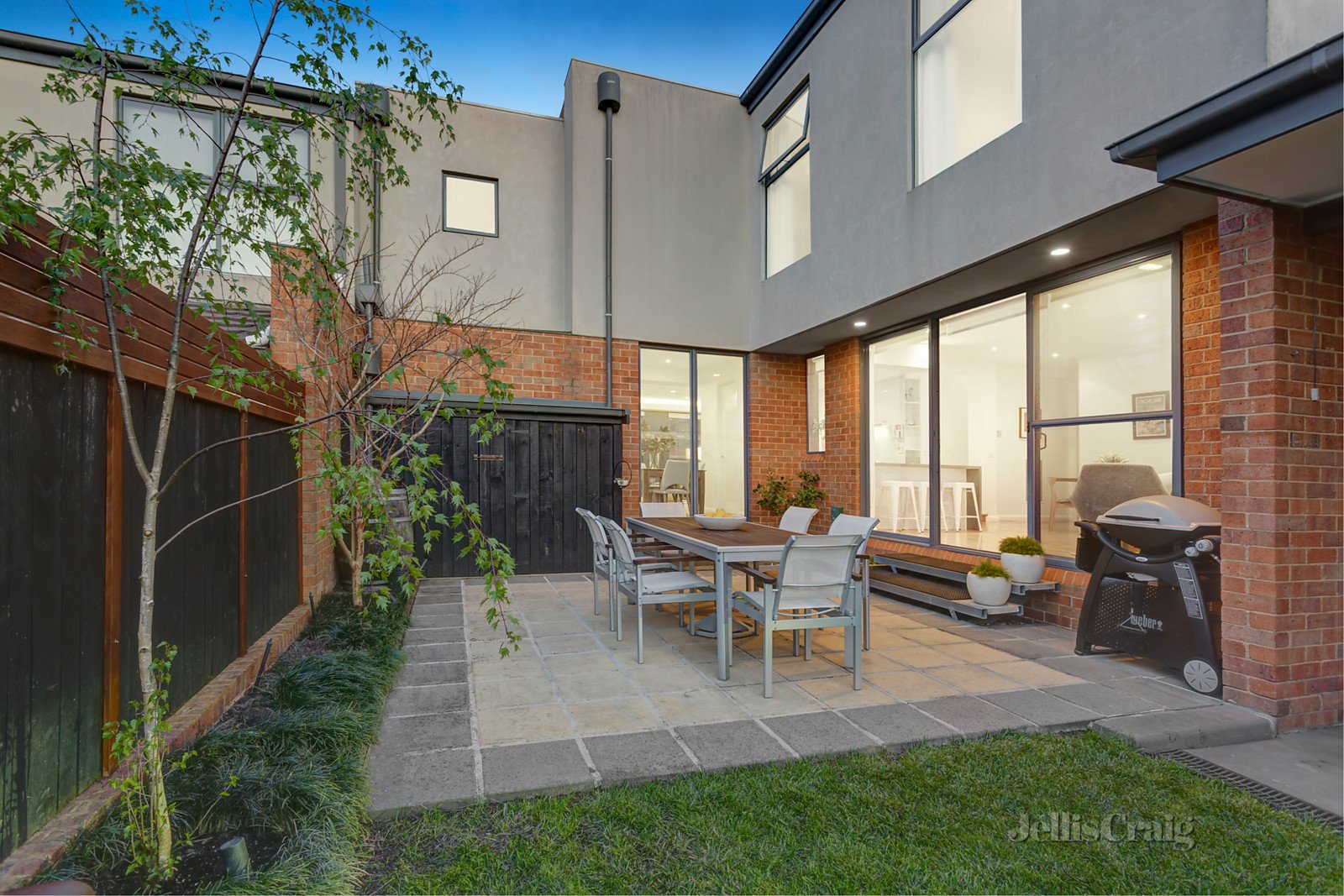 2/2 Clayton Road, Balwyn image 4