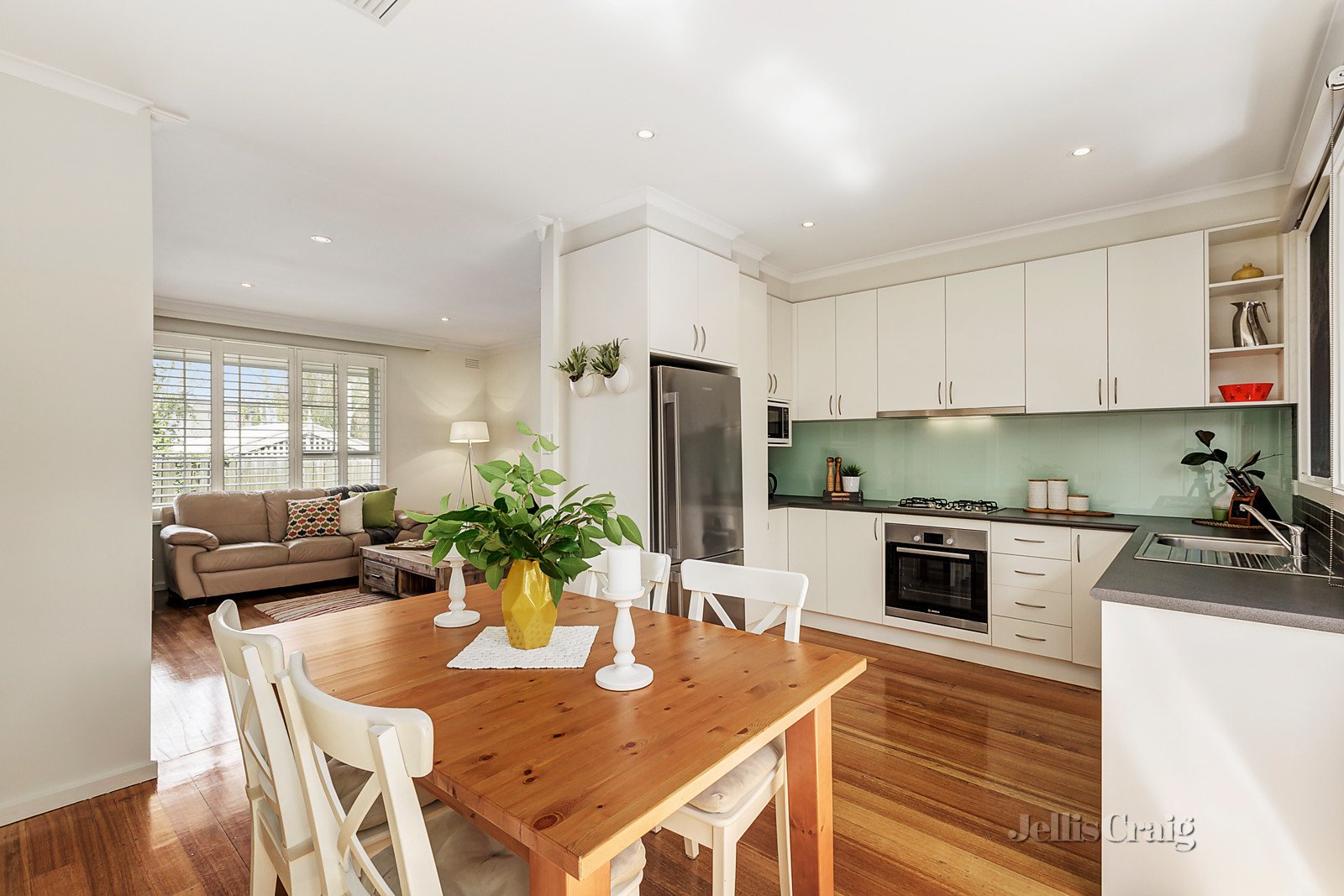 2/2 Clifton Road, Hawthorn East image 2