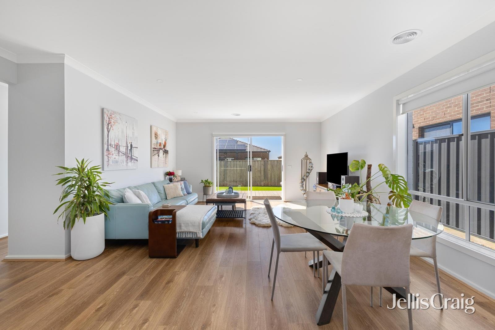 22 Coaching Parade, Point Cook image 2