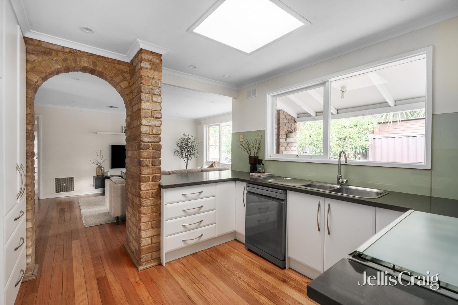 22 Coolabah Drive, Eltham image 5