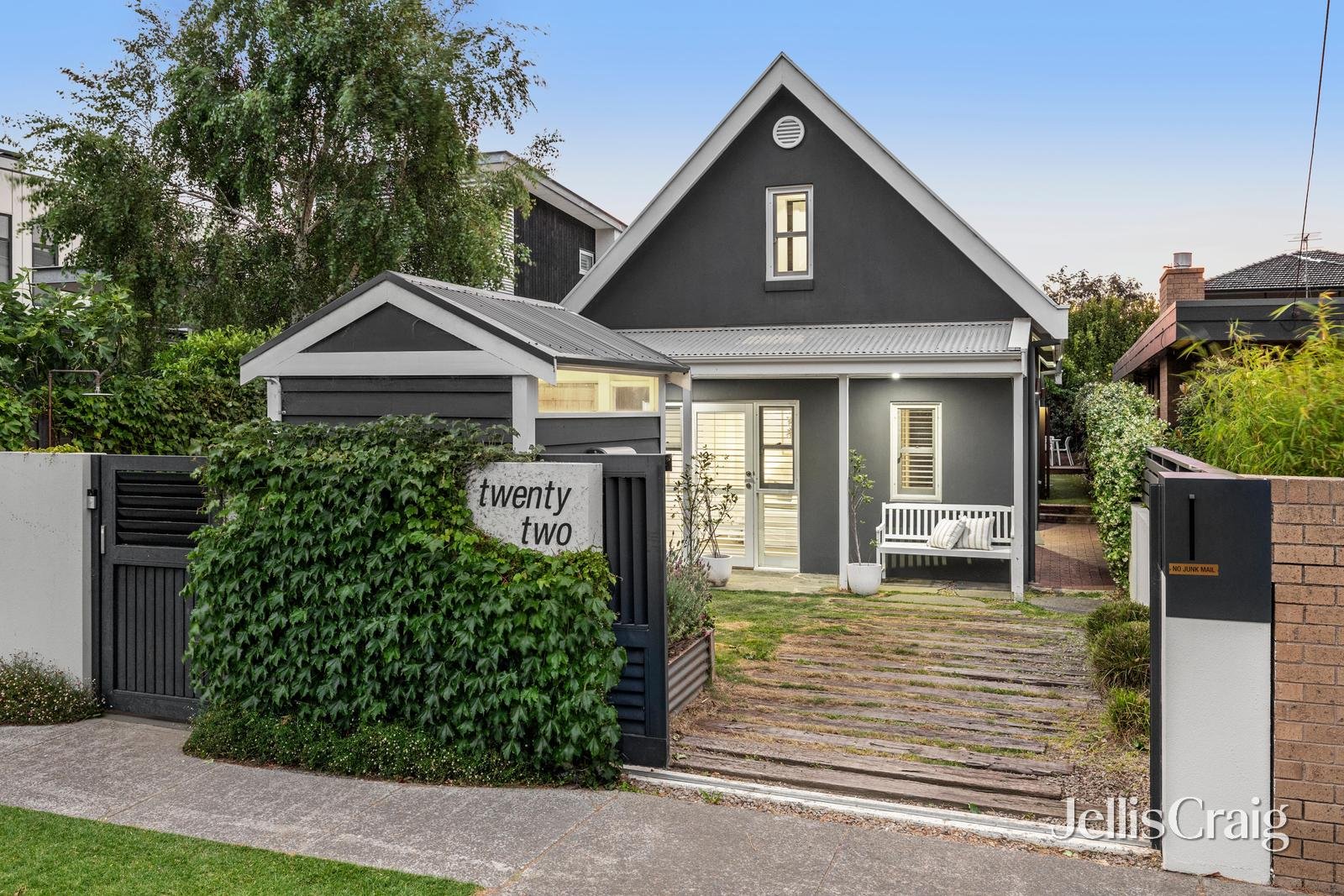 22 Cowper Street, Sandringham image 1