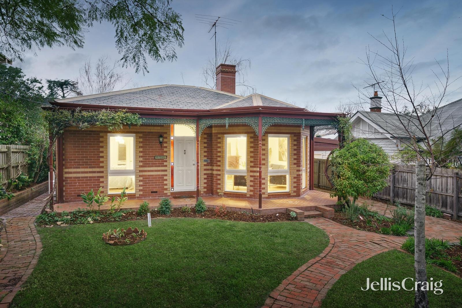 22 Daphne Street, Canterbury image 1
