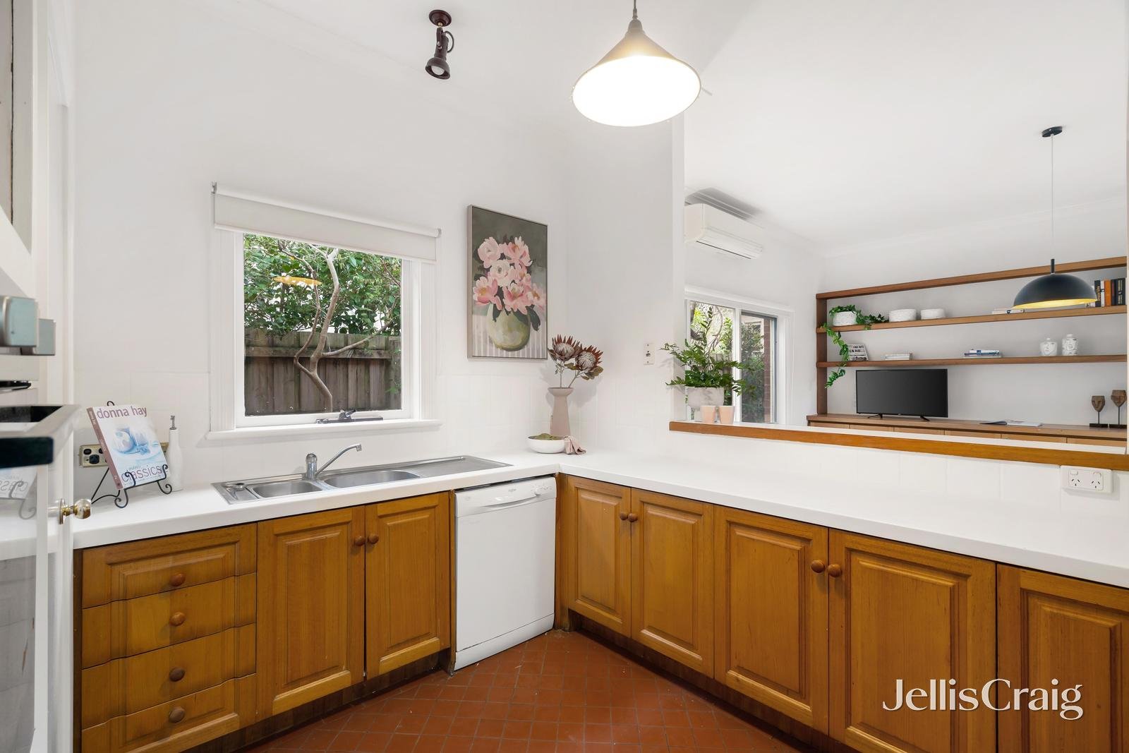 22 Daphne Street, Canterbury image 7