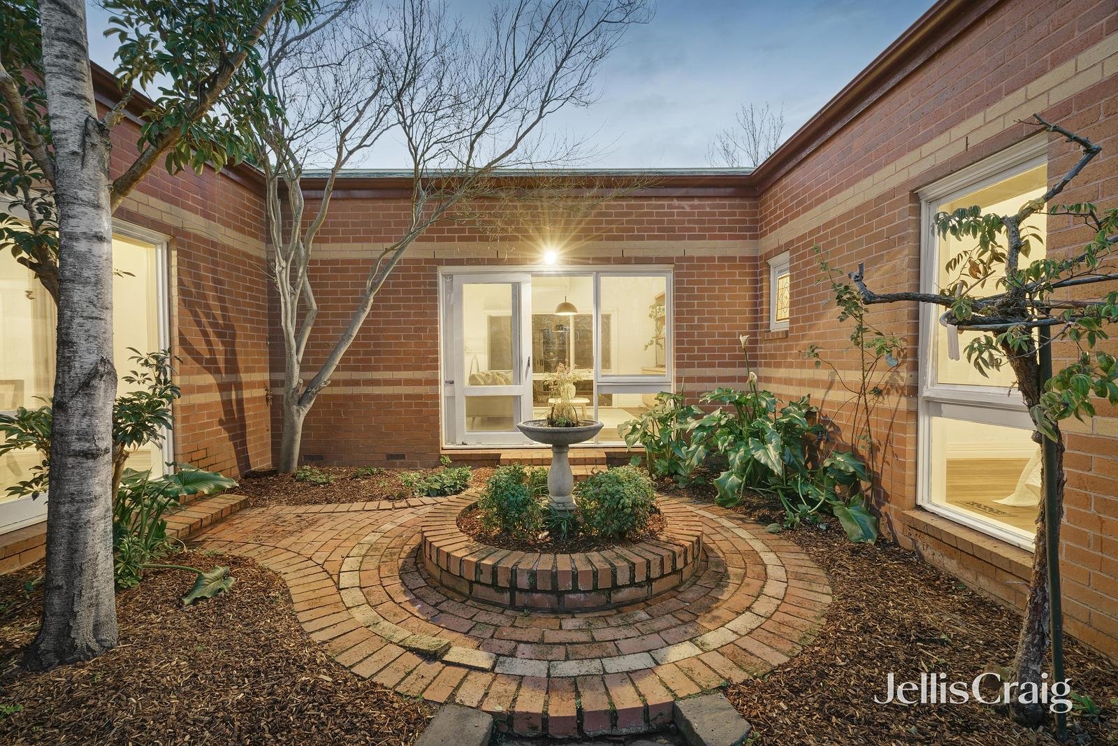 22 Daphne Street, Canterbury image 9