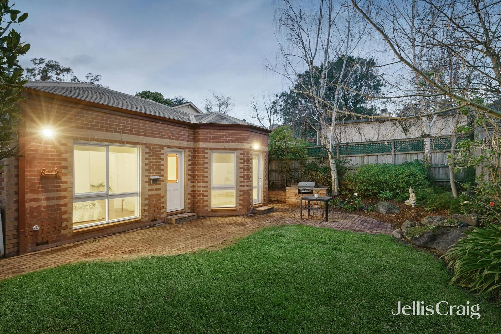 22 Daphne Street, Canterbury image 10