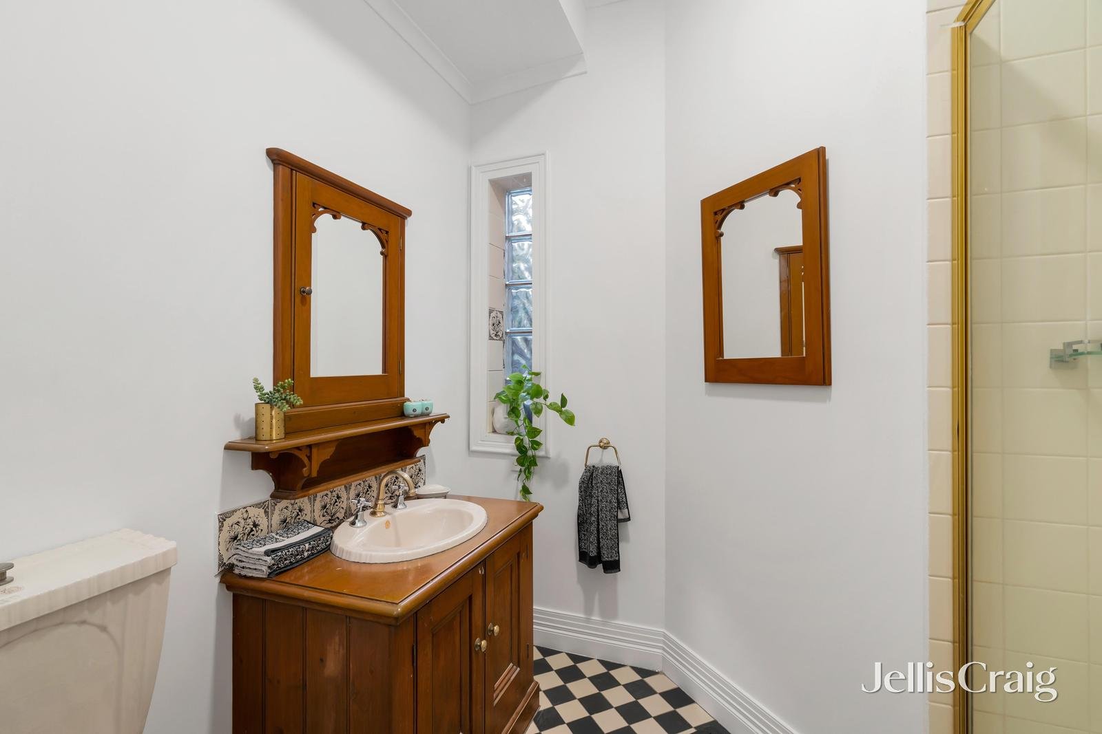 22 Daphne Street, Canterbury image 12