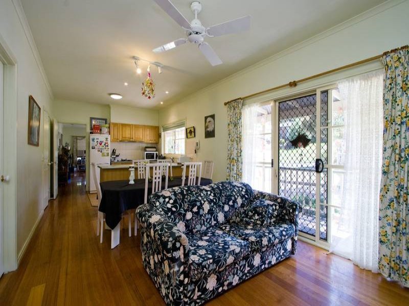 22 David Road, Lilydale image 5