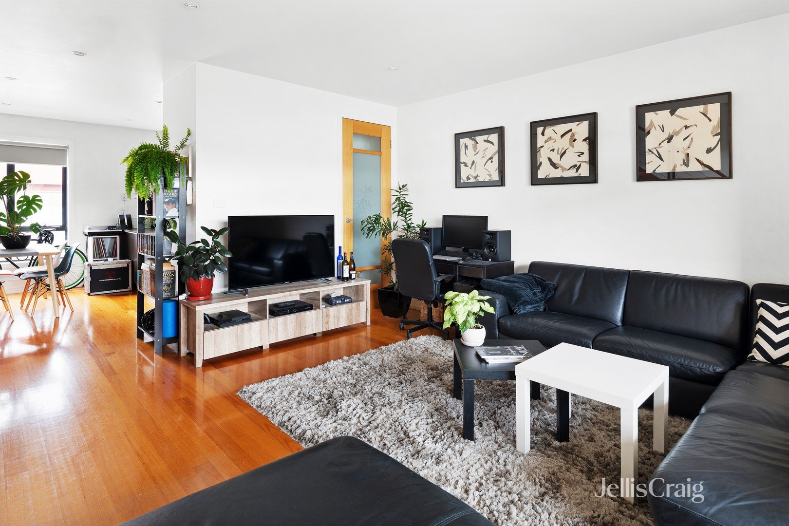 2/2 Davies Street, Brunswick image 1