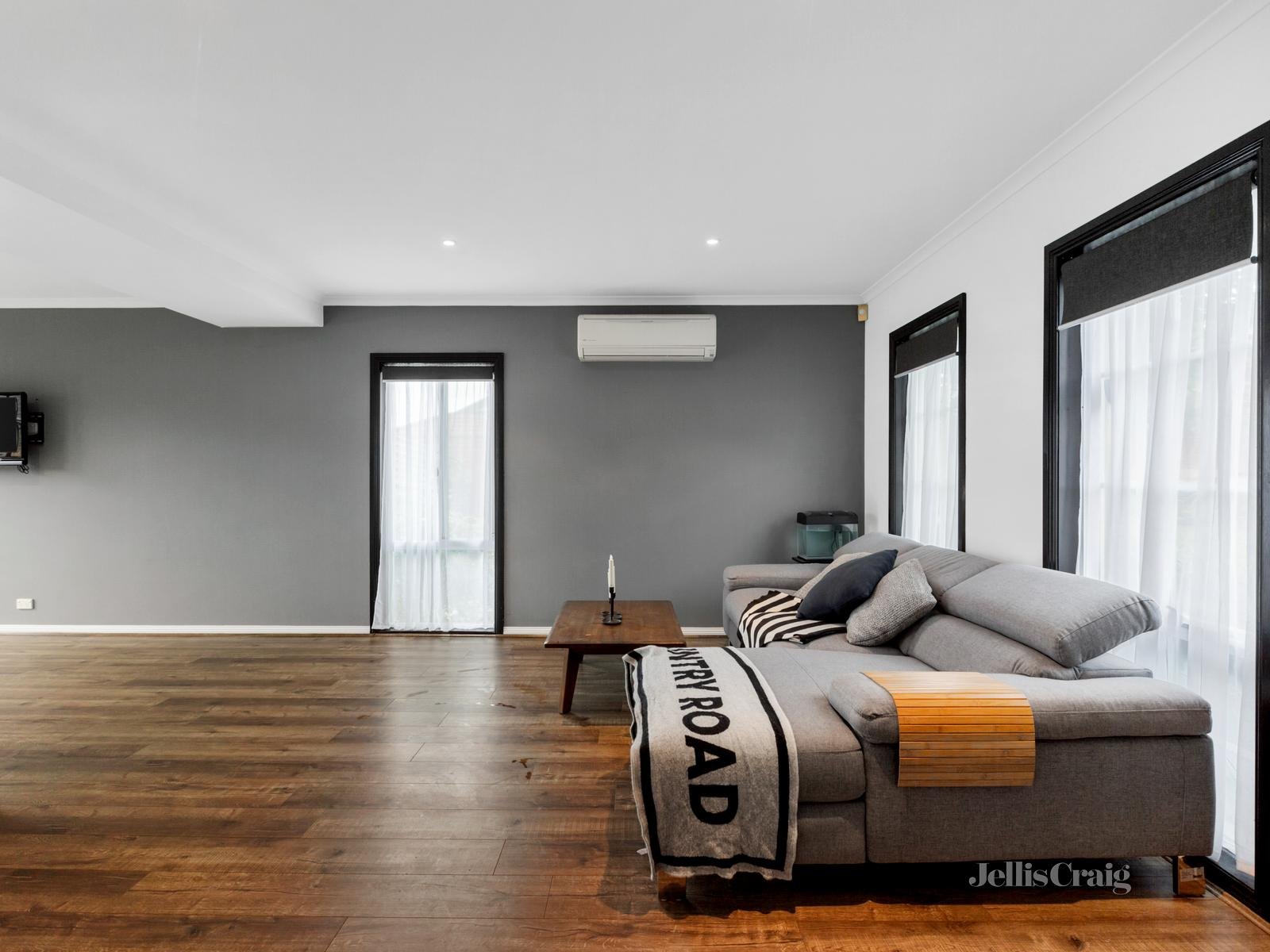 2/2 Daws Road, Doncaster East image 3