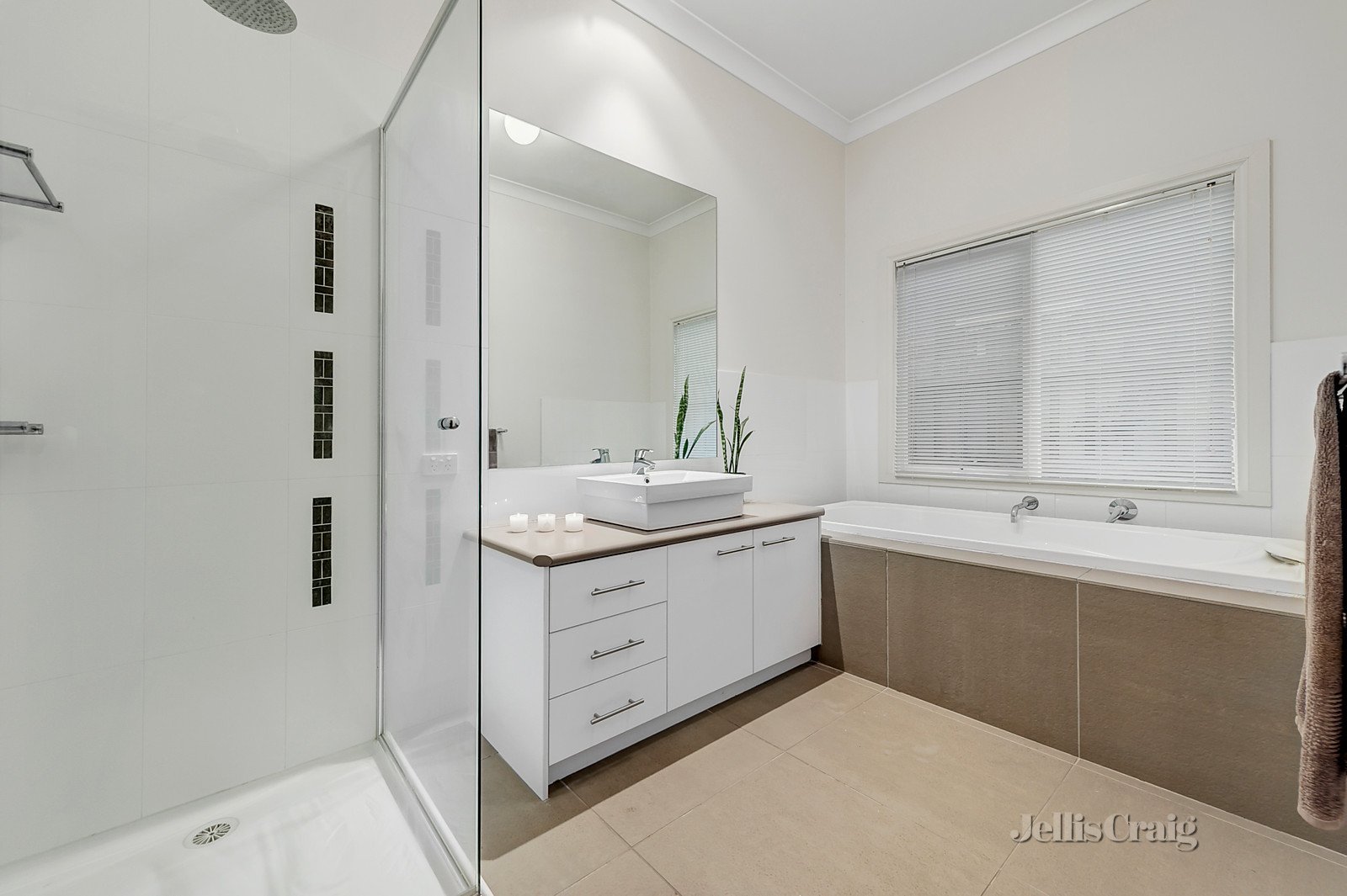 22 Donald Road, Burwood image 7