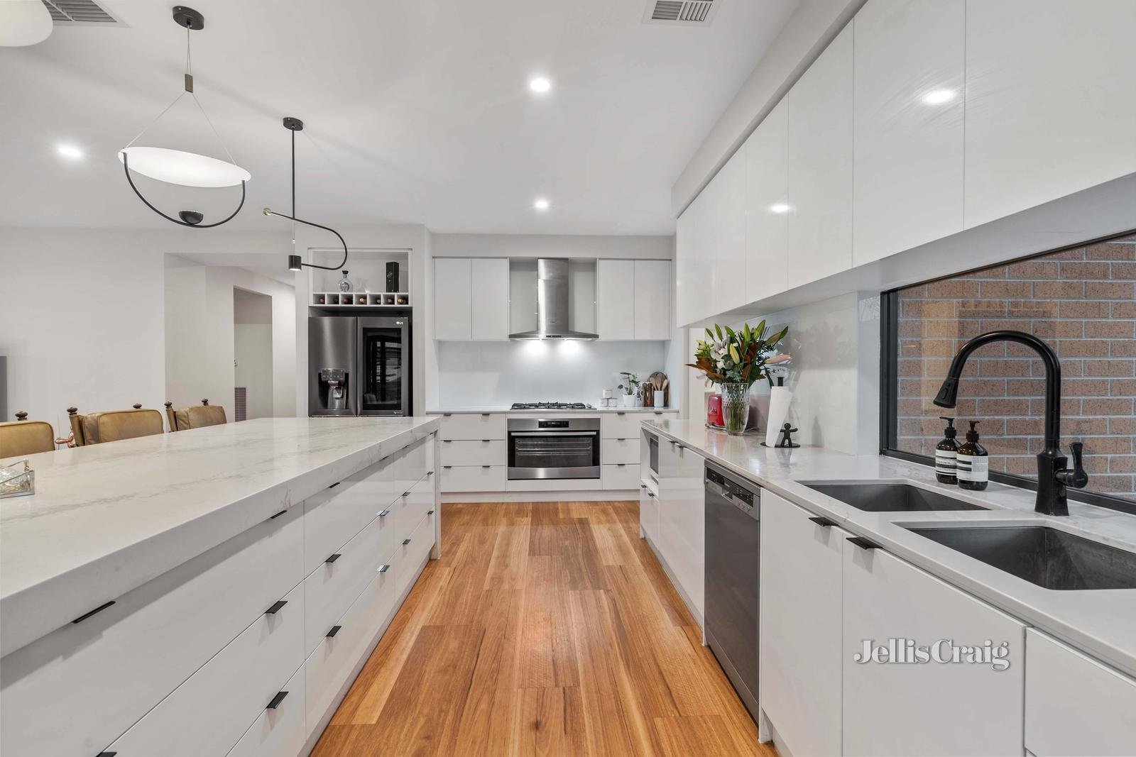 22 Durward Avenue, Glen Waverley image 4