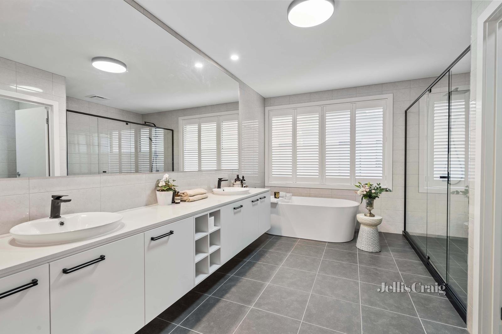 22 Durward Avenue, Glen Waverley image 8