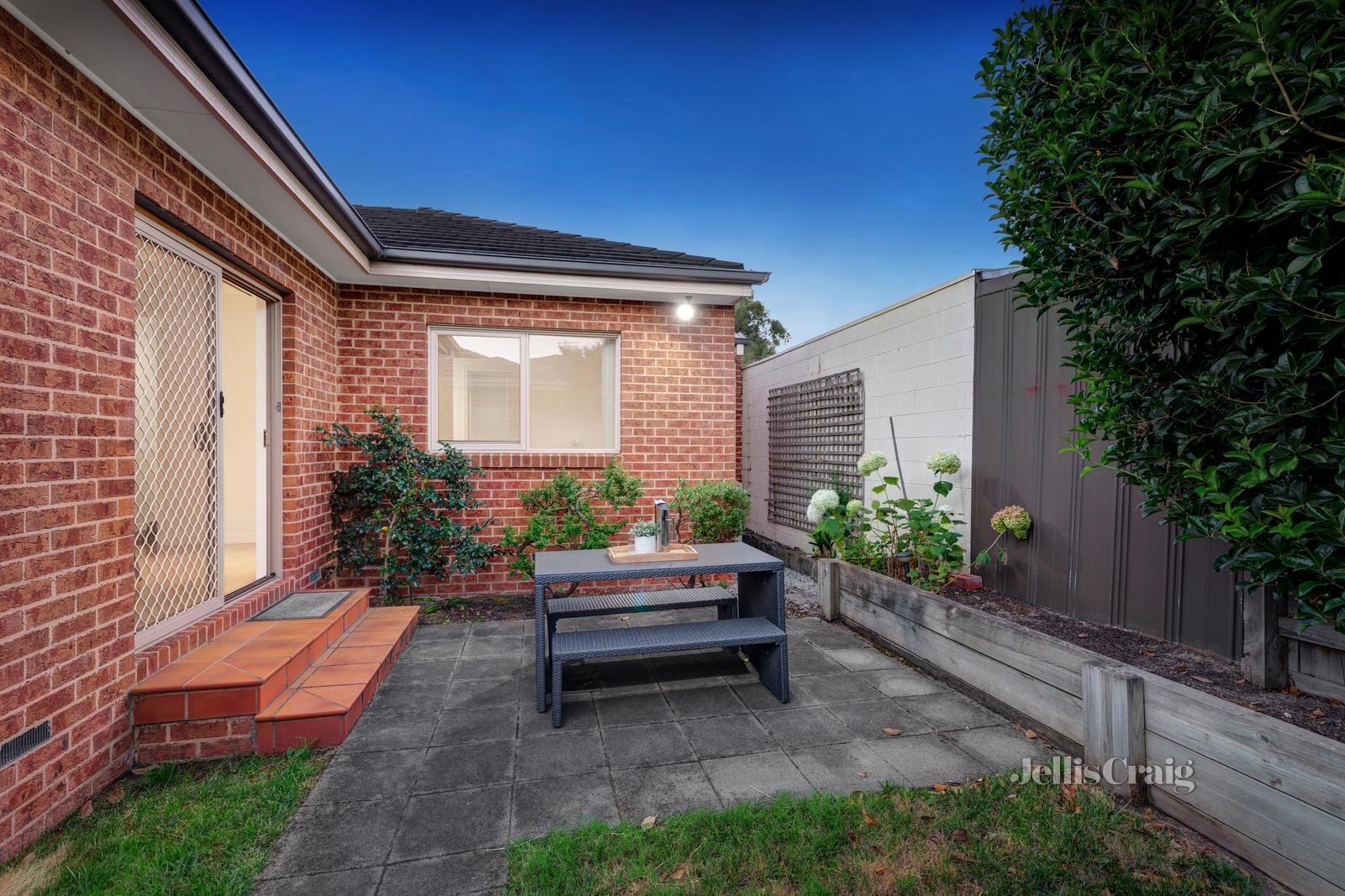 2/2 Eildon Road, Ashwood image 10