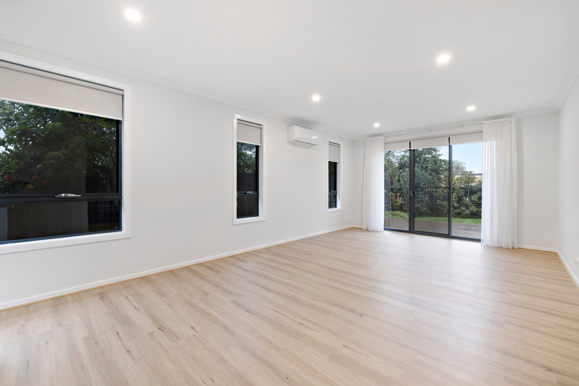 2/2 Elmhurst Road, Blackburn image 2
