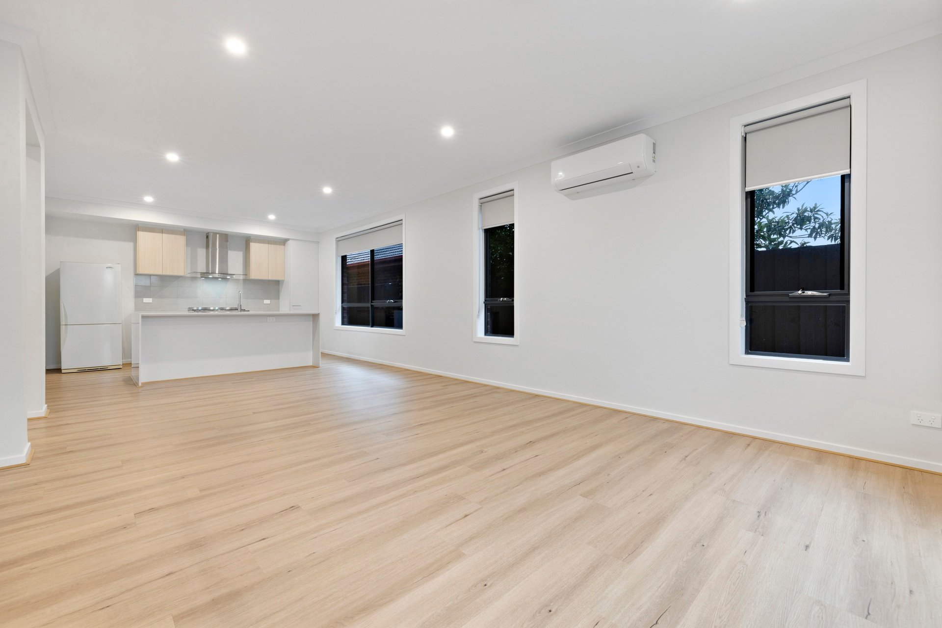 2/2 Elmhurst Road, Blackburn image 3